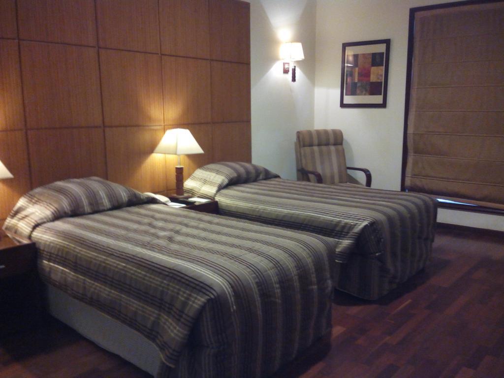 The Ocean Pearl Retreat Hotel New Delhi Kamer foto