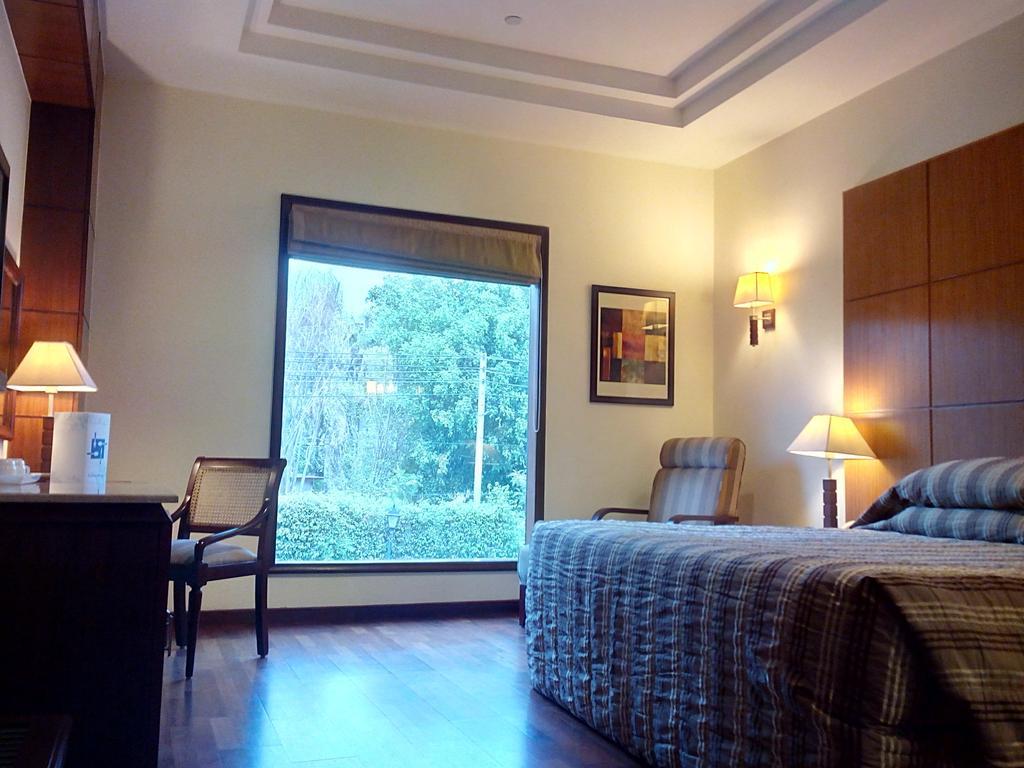 The Ocean Pearl Retreat Hotel New Delhi Buitenkant foto