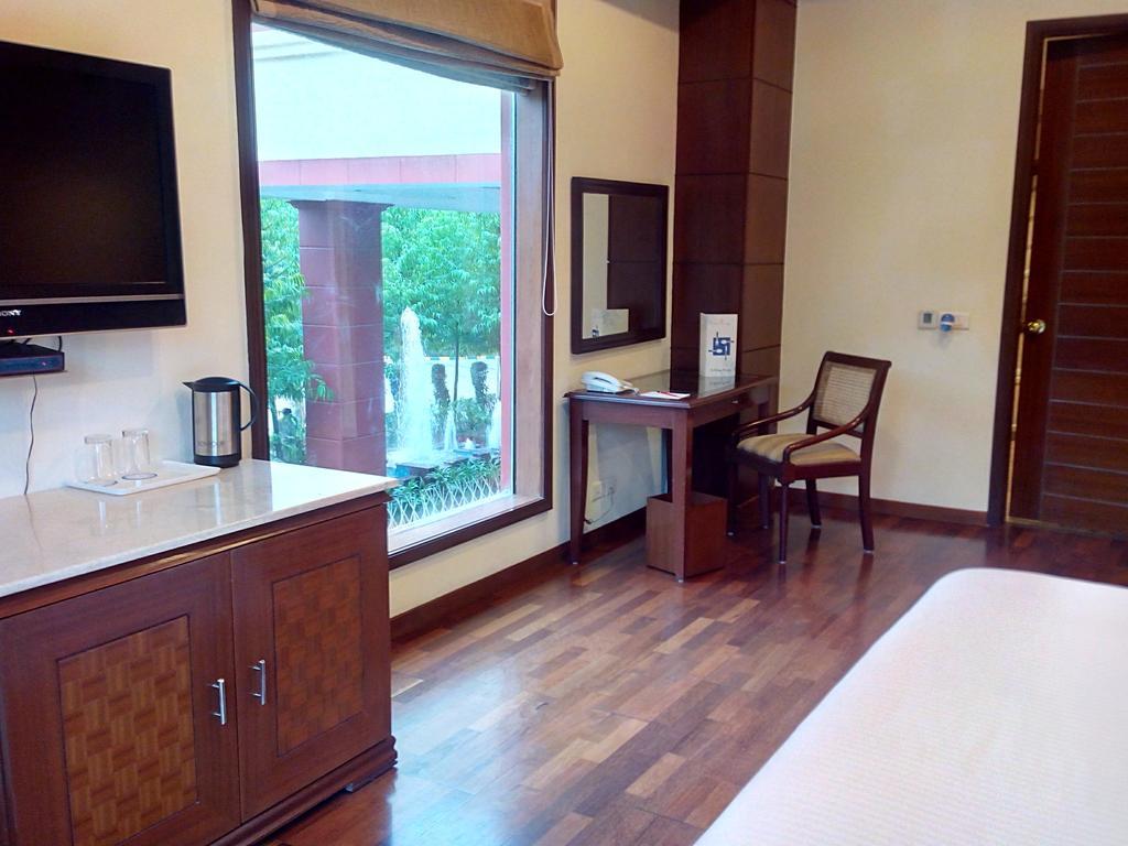 The Ocean Pearl Retreat Hotel New Delhi Buitenkant foto